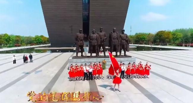 时尚芭比做美甲